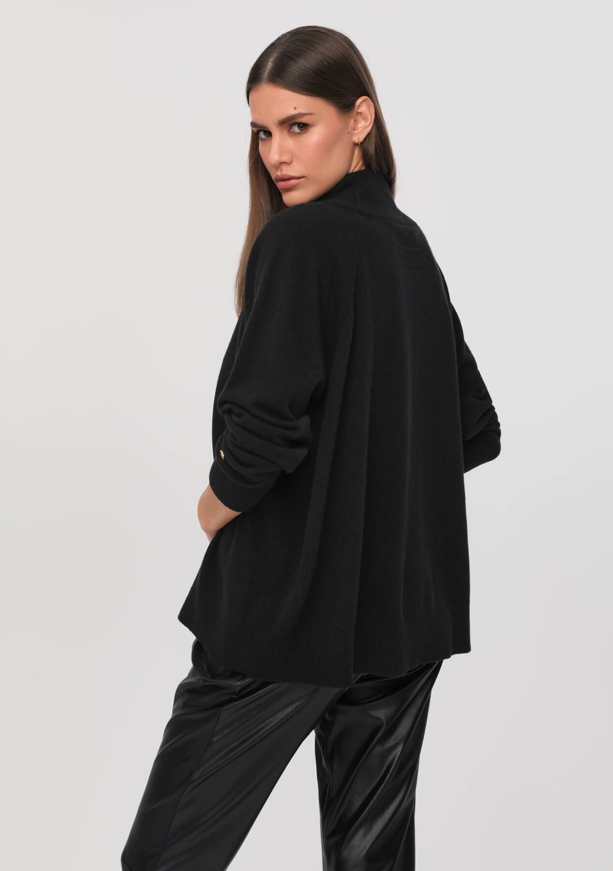 MOIRAI Pullover schwarz